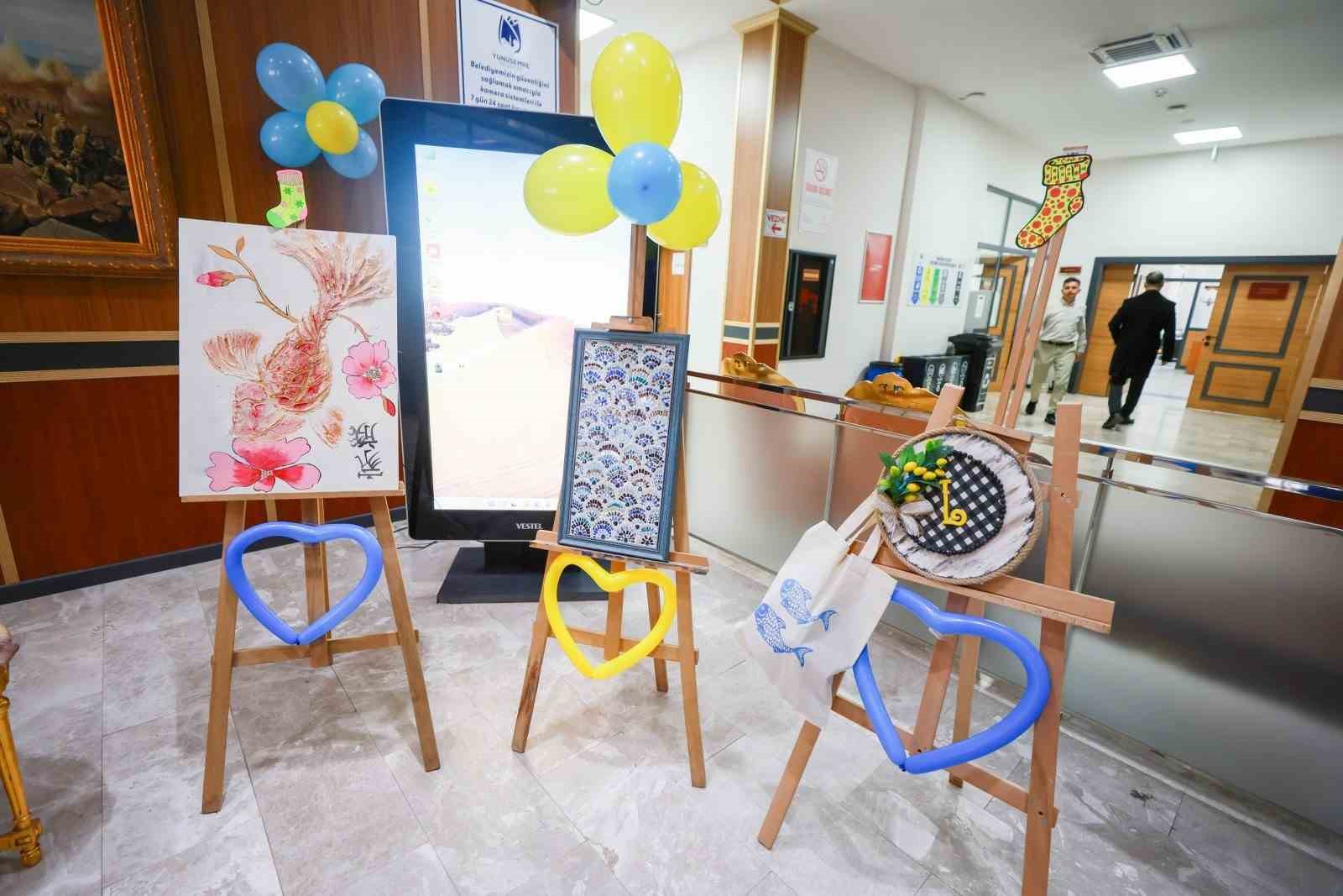 &Ouml;zel ihtiya&ccedil;lı bireylerin eserleri sergilendi
