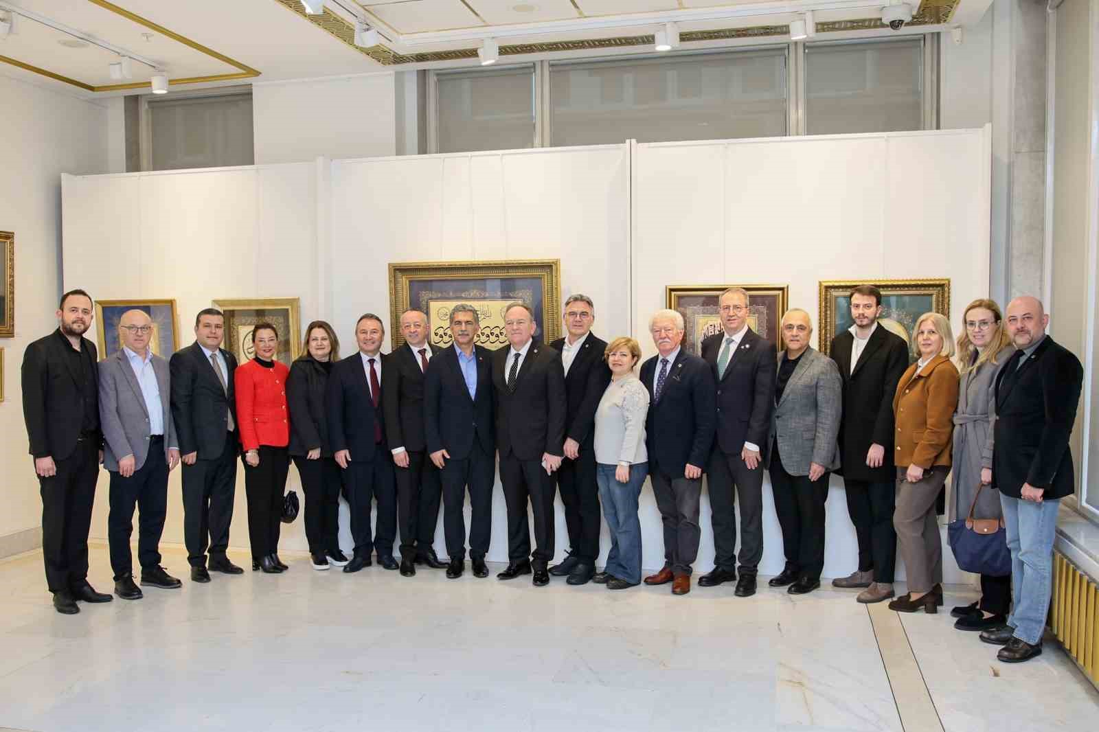 Bursa’da geleneksel sanatlara anlamlı katkı: "Zer-i Nâb" Tezhip Sergisi açıldı