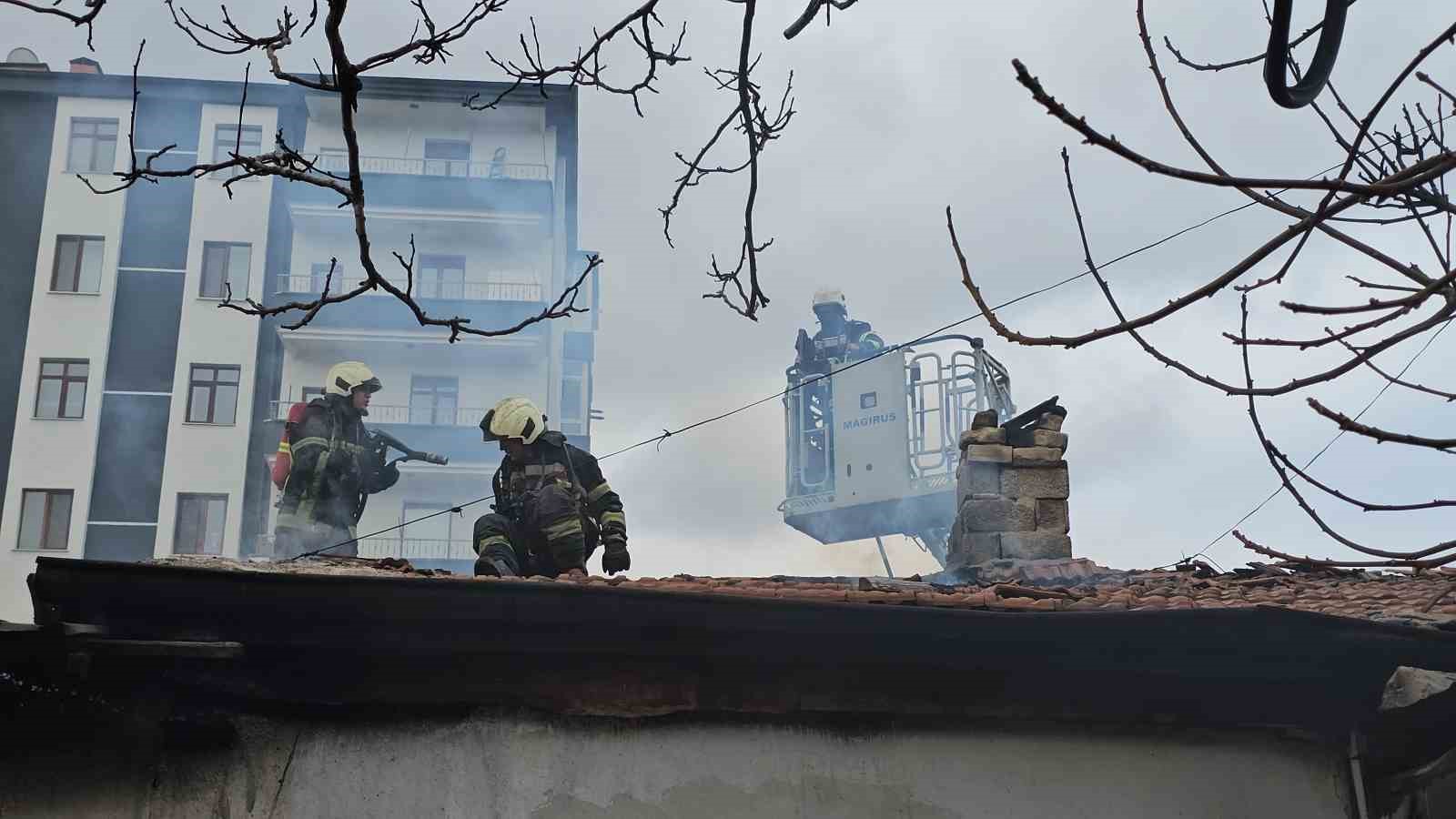 Kayseri’de müstakil evde yangın: 6 aylık bebek hastaneye kaldırıldı