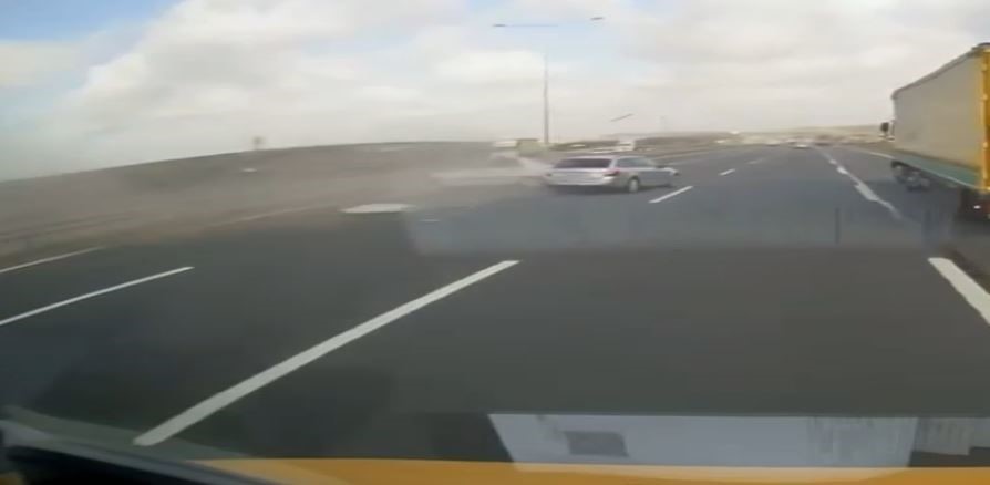 Arnavutköy’de makas atan sürücü kaza yaptı