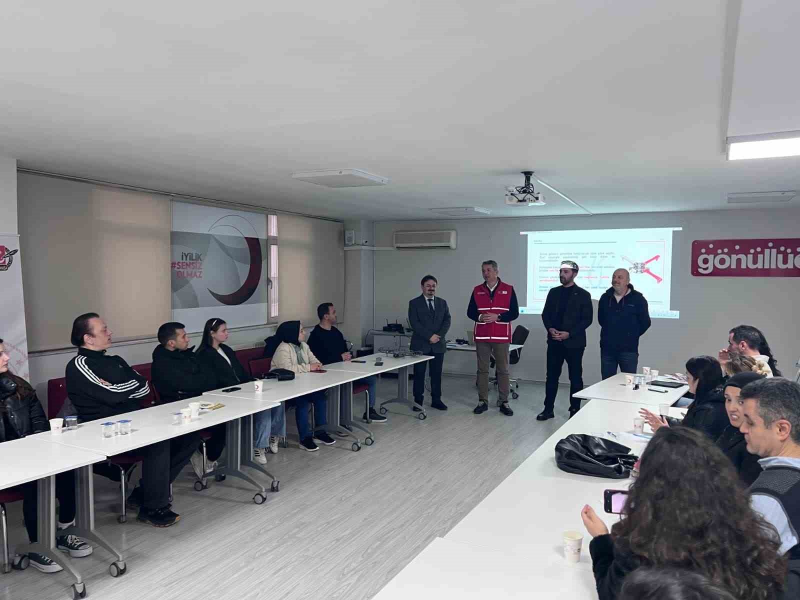 Manisa Medya Akademisi&rsquo;nde gazetecilere &uuml;cretsiz dron eğitimi
