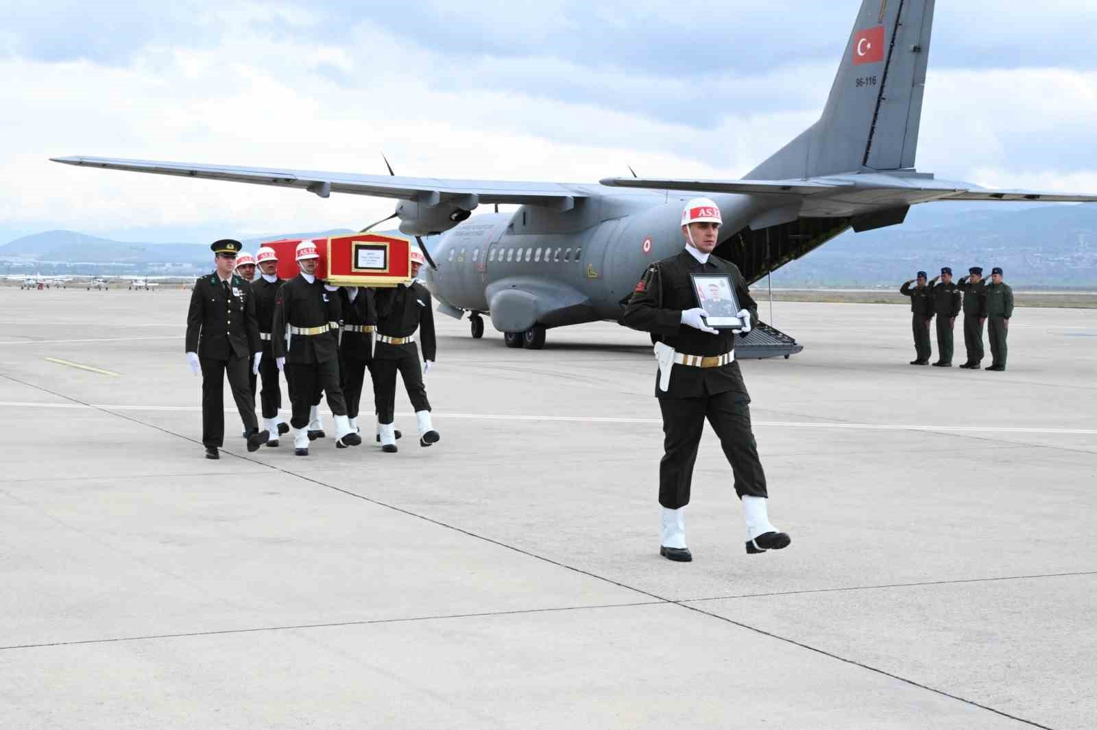 Şehit Binbaşı Sinan Taştekin’in naaşı Isparta’ya getirildi