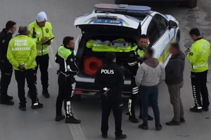 Ka&ccedil;ış planı işe yaramadı, koşarak ara&ccedil; değiştirdi yine yakalandı