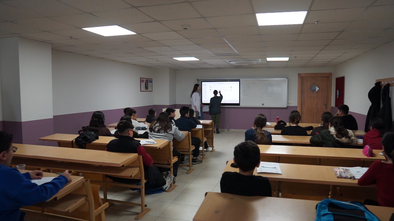 Esenyurt Belediyesi&rsquo;nden paket ders sistemiyle 6 bin 396 &ouml;ğrenciye destek
