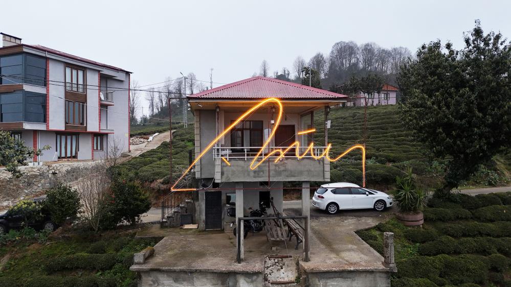 Cumhurbaşkanı Erdoğan&rsquo;a baba ocağında led imza s&uuml;rprizi yapılmış