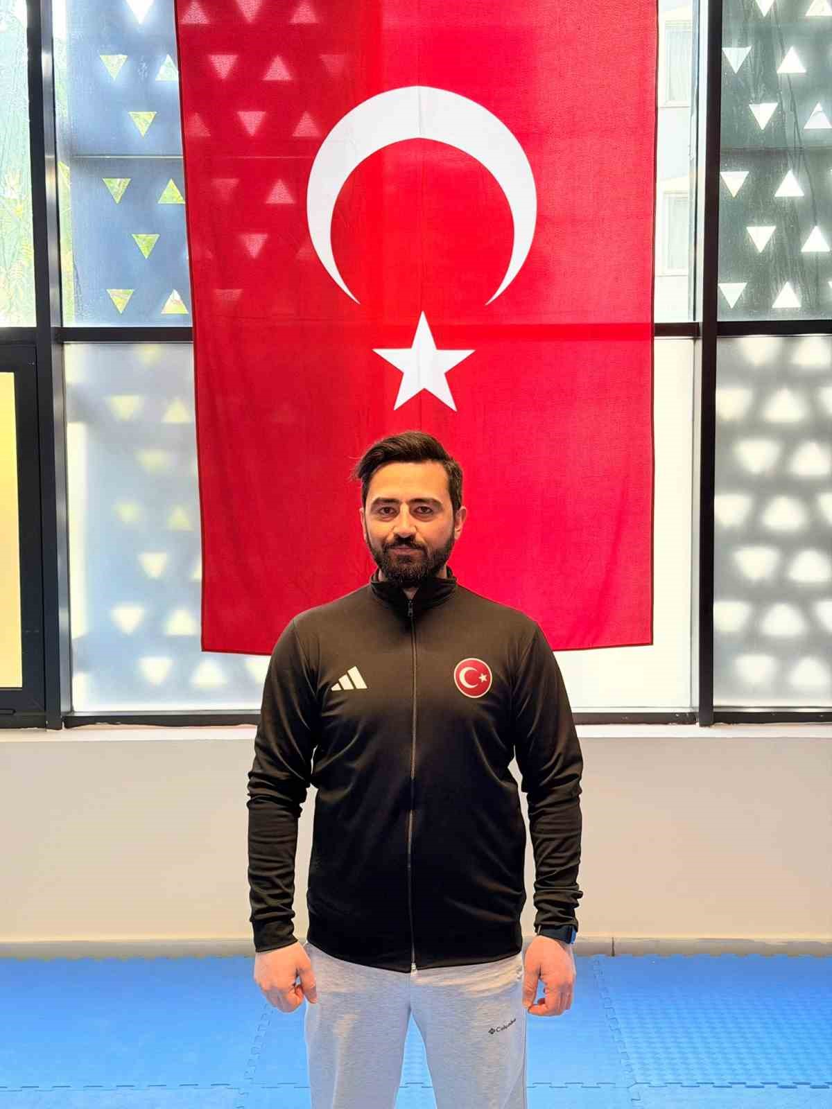 AGM Spor Kul&uuml;b&uuml; Taekwondo Antren&ouml;r&uuml; Ziya C&ouml;nge, milli takım g&ouml;revinde

