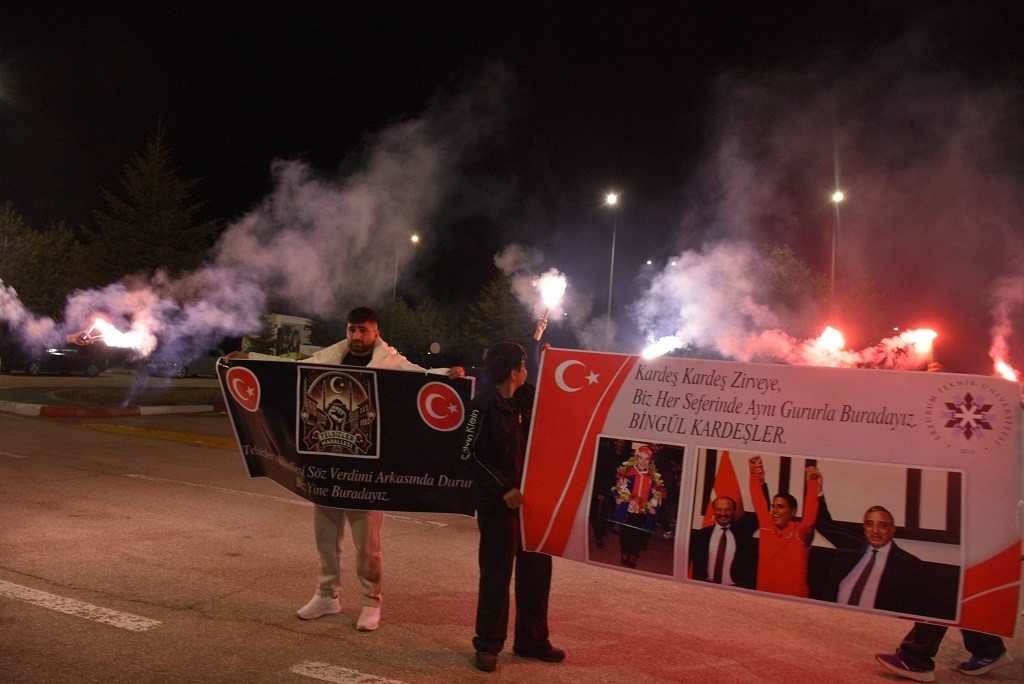 Meşaleler Dadaşların özel gururları için yandı