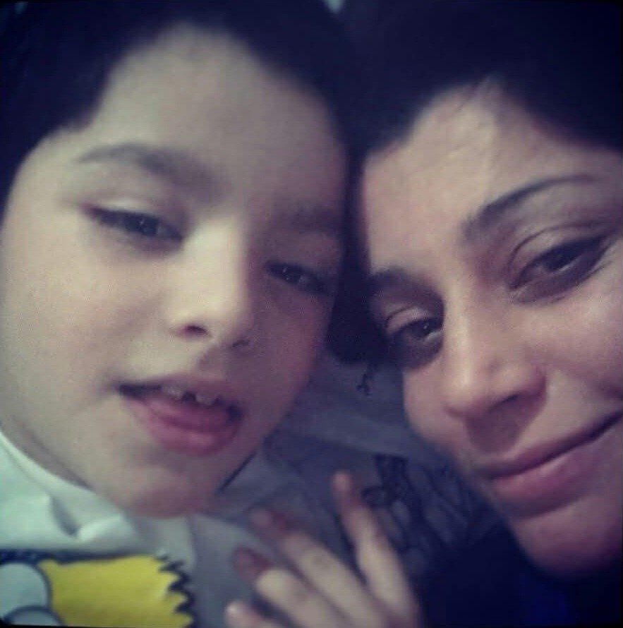 Spor salonunda fenalaşıp hastanede &ouml;len hemşire 9 ay &ouml;nce &ouml;len oğlunun yanına defnedildi
