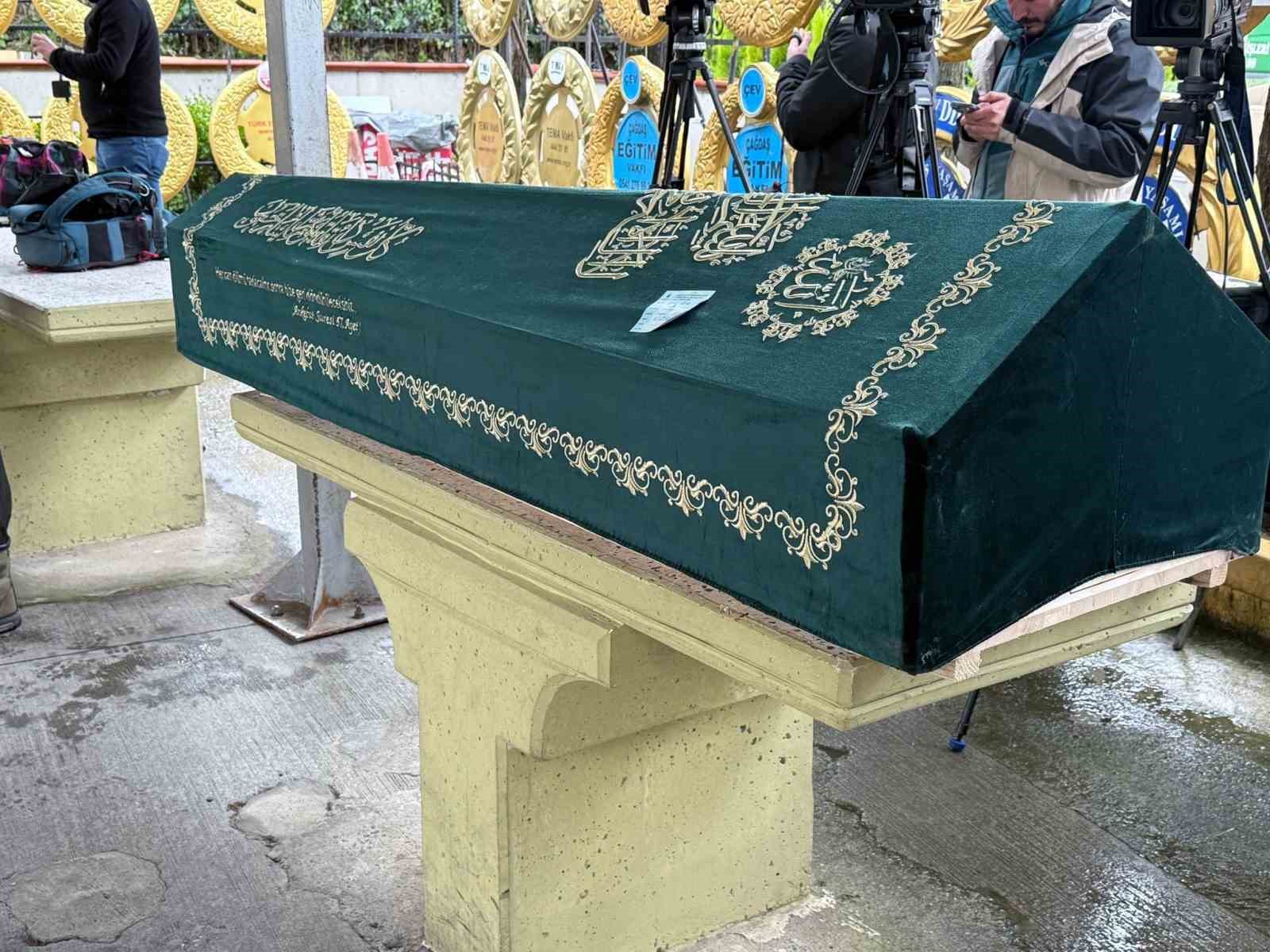 Erol K&ouml;se son yolculuğuna uğurlanıyor
