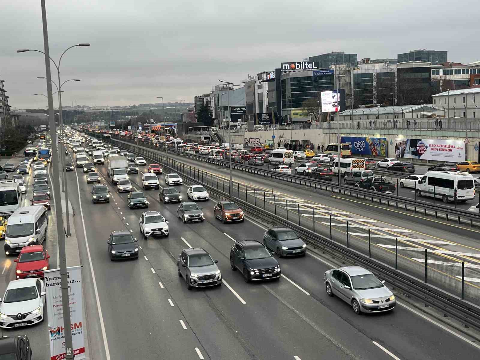 İstanbul&rsquo;da akaryakıt zammı trafiğe yansımadı
