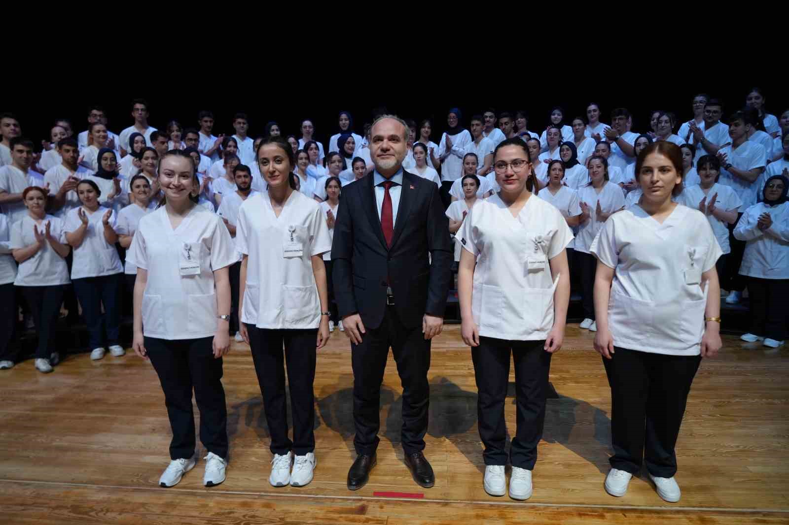 Niğde&rsquo;de 120 hemşire adayı &uuml;niforma giydi
