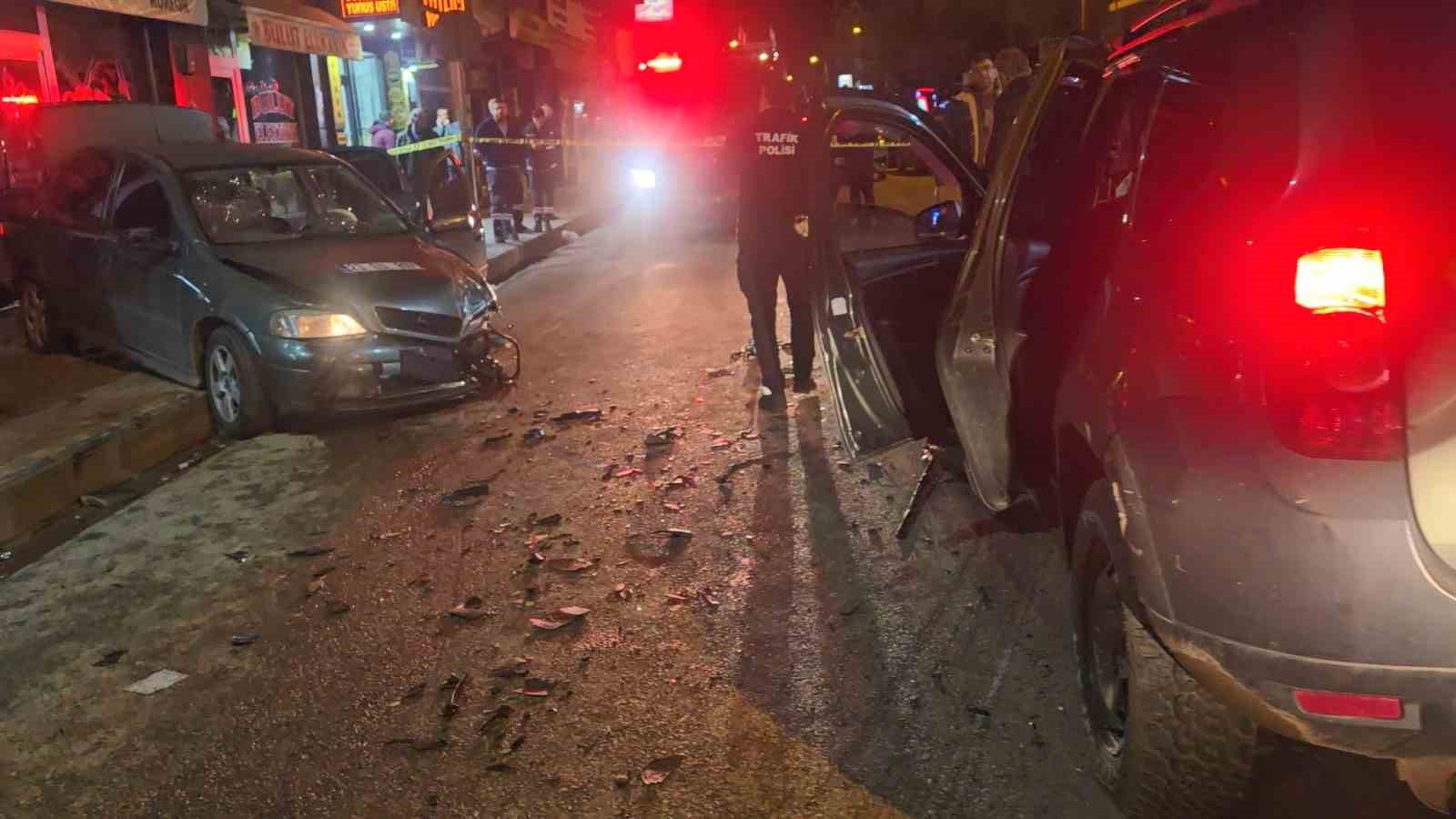 Elazığ’da otomobiller çarpıştı: 1’i ağır 3 yaralı