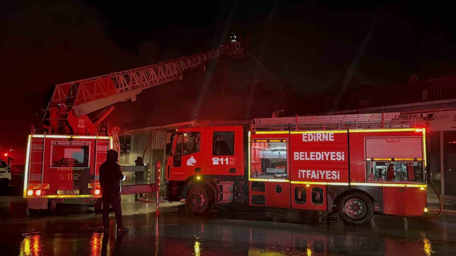 Mobilya at&ouml;lyesinde yangın
