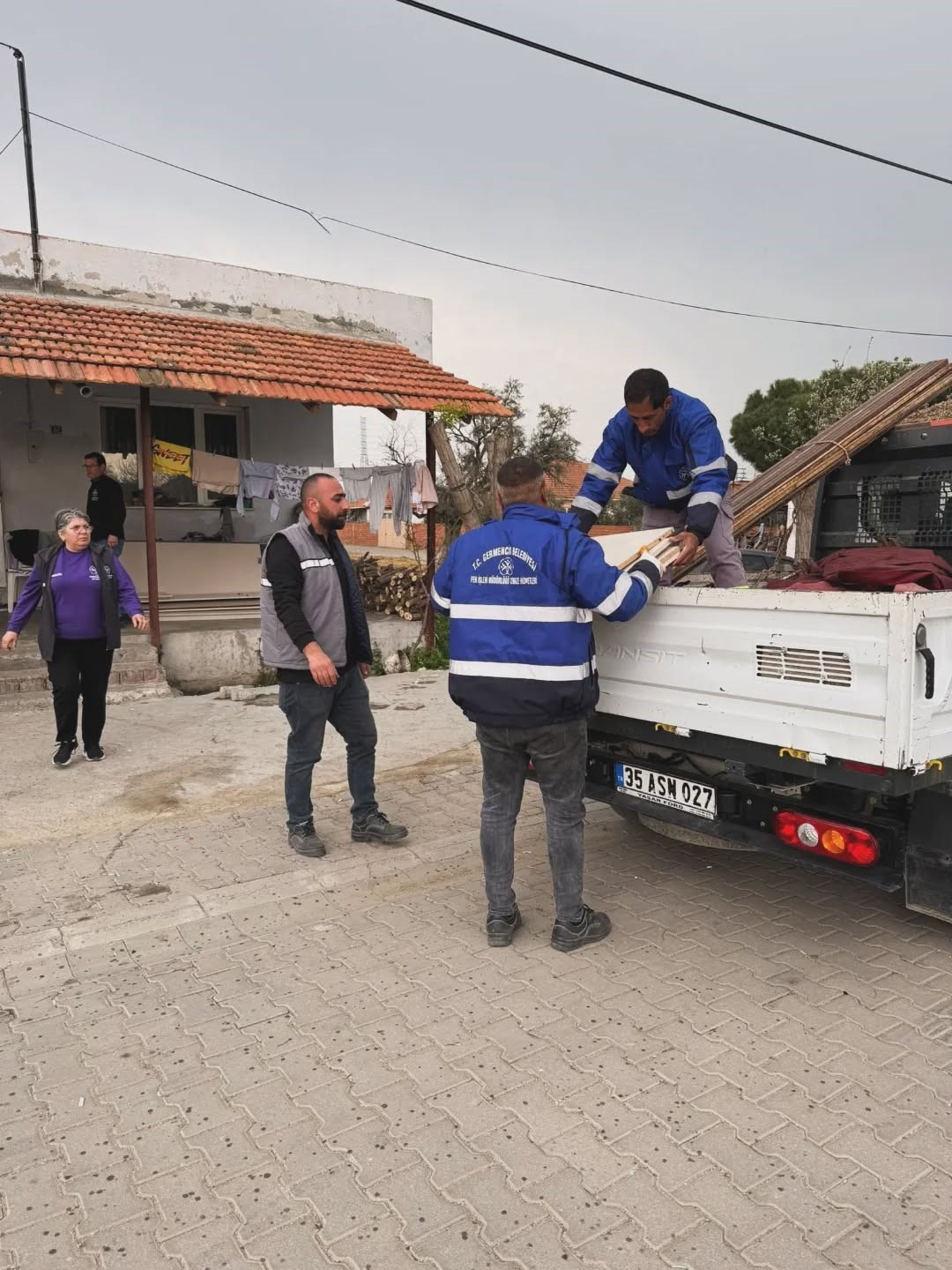 Germencik Belediyesi&rsquo;nin ihtiya&ccedil; sahiplerine eşya desteği s&uuml;r&uuml;yor
