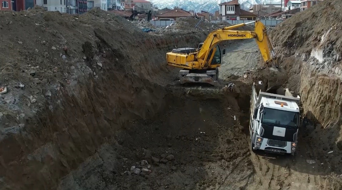 Erzincan’da Merkez Çarşısı’nda kentsel dönüşüm sürüyor