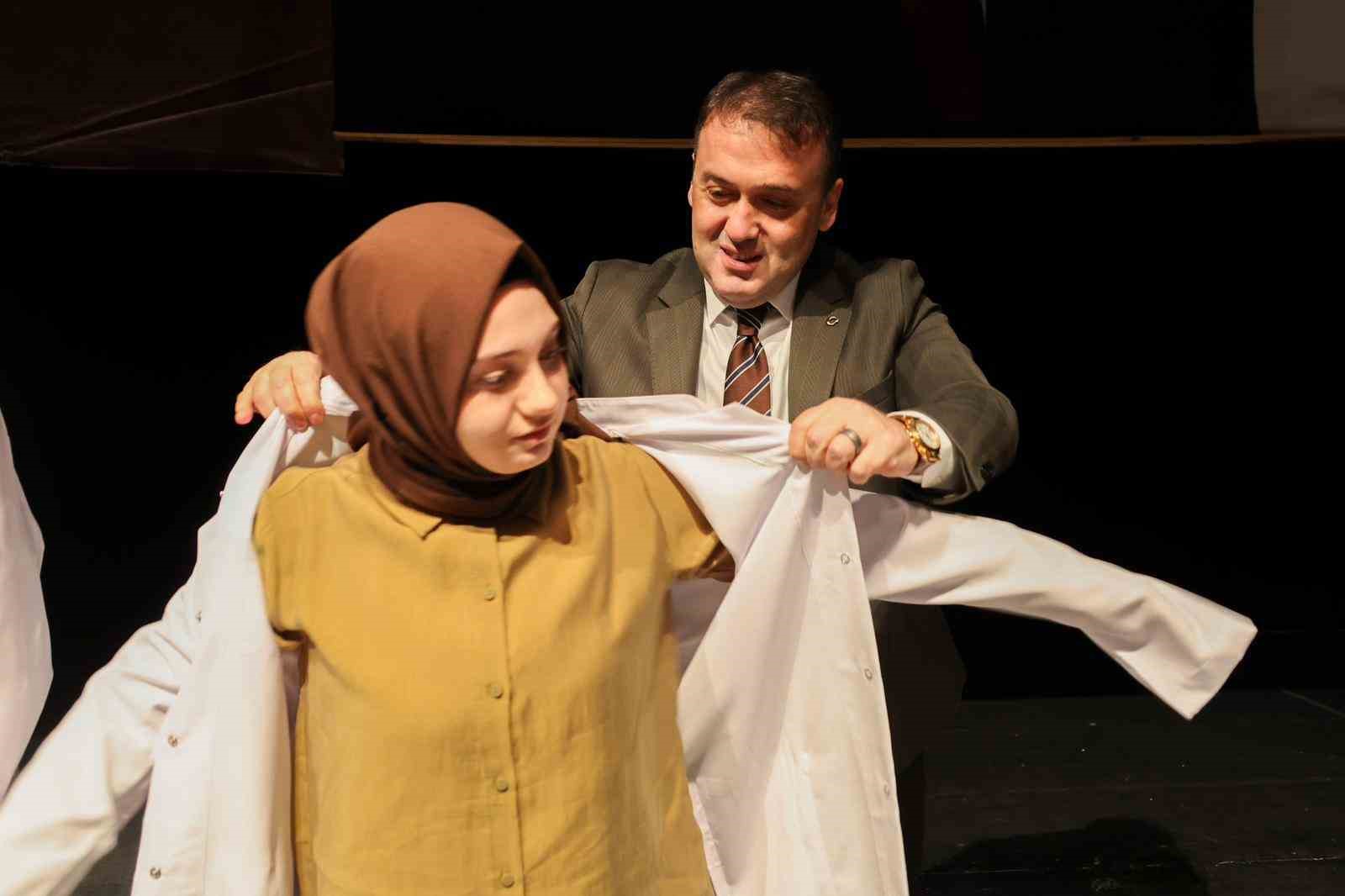 Bilecik&rsquo;te Tıp Fak&uuml;ltesi &ouml;ğrencileri beyaz &ouml;nl&uuml;klerini giydi
