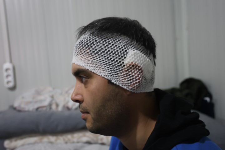 Bayram g&uuml;n&uuml; konteyneri delip ge&ccedil;en yorgun merminin kafasına isabet etmesiyle kabusu yaşadı