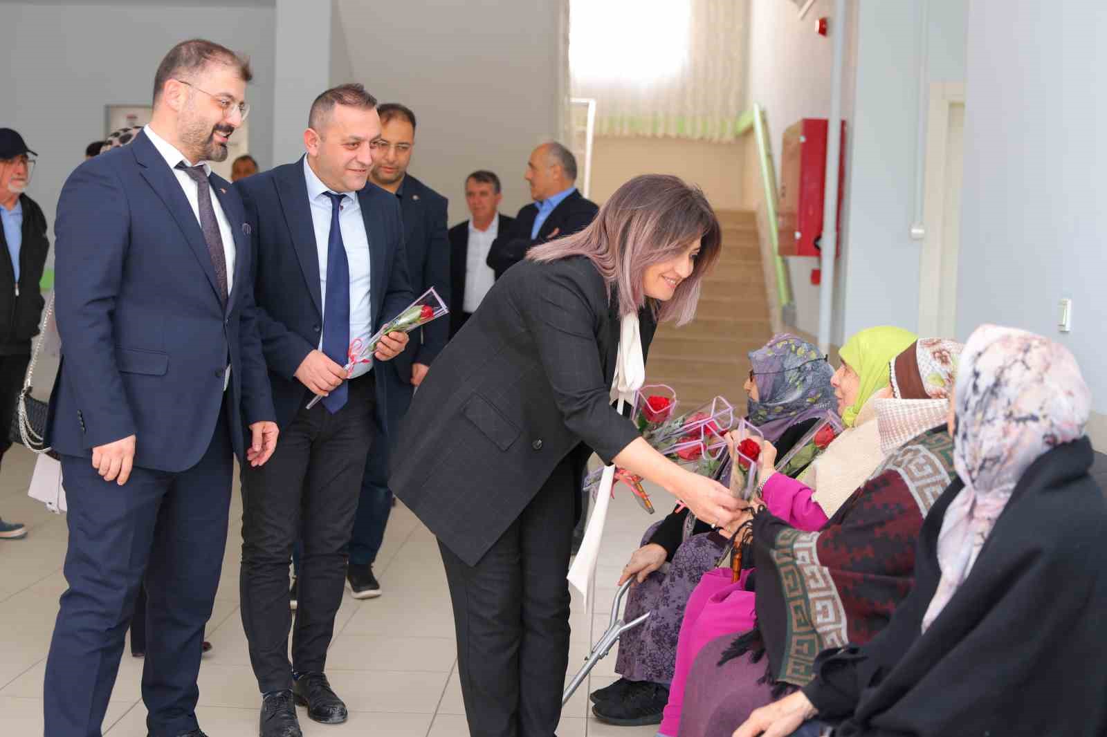 Bayburt&rsquo;ta huzurevi sakinlerinin Yaşlılar Haftası kutlandı
