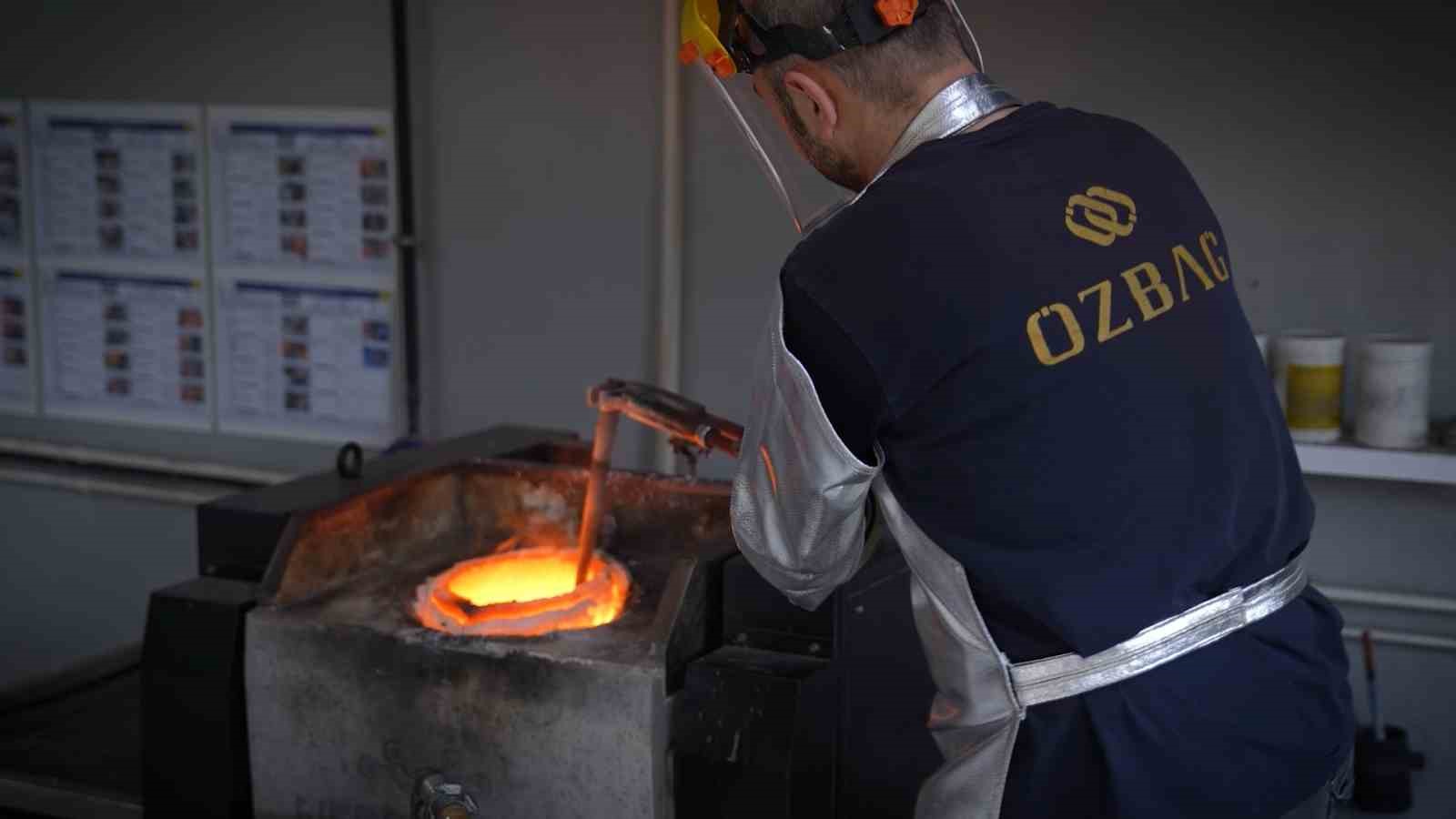 Talebe yetişmek için gece gündüz böyle altın üretiyorlar