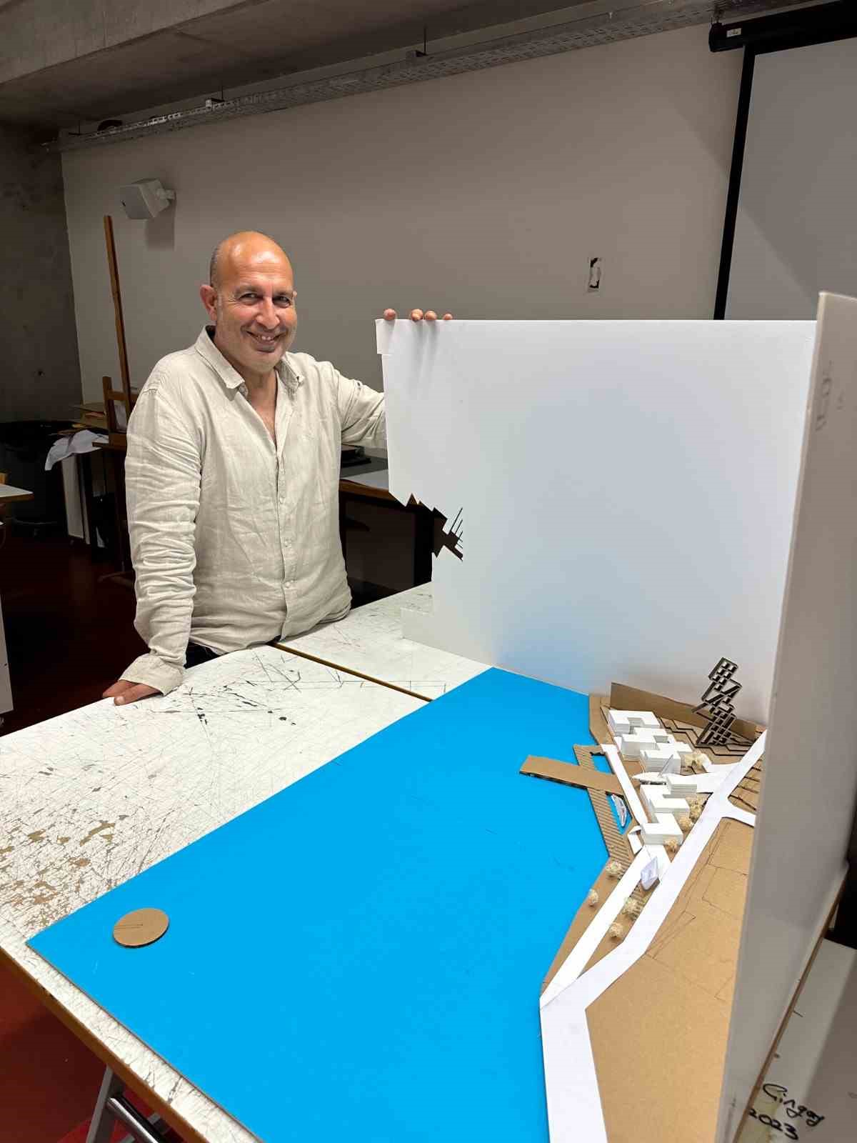 İzmir Ekonomi&rsquo;nin 49&rsquo;luk gen&ccedil; mimarı
