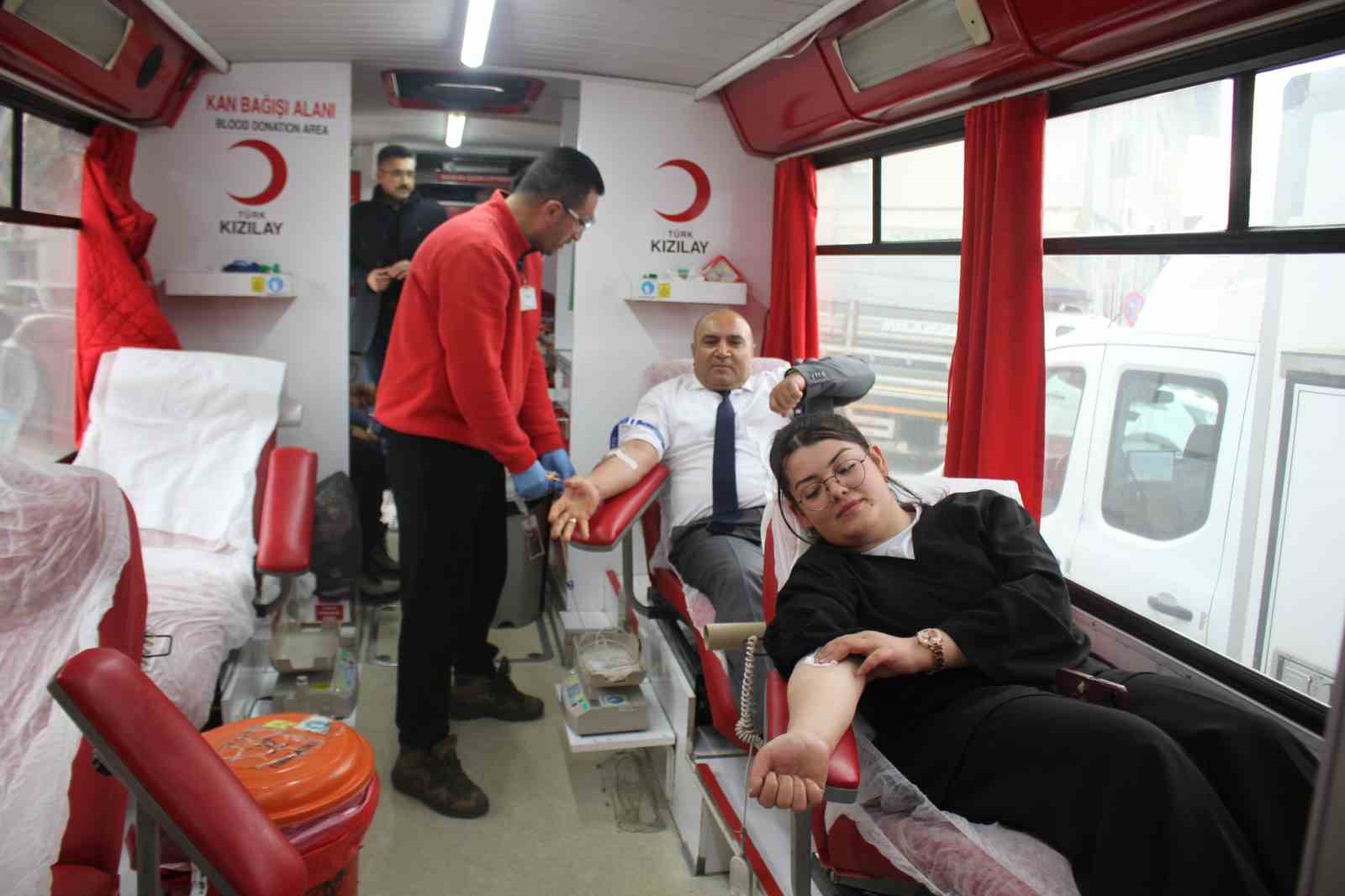 Malazgirt&rsquo;te kan bağışı kampanyasına yoğun ilgi
