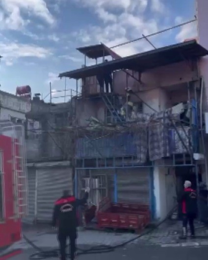 Kahramanmaraş&rsquo;ta ikamet ve depo yangını
