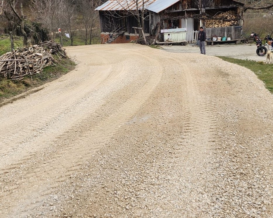 Yol bakım &ccedil;alışmaları s&uuml;r&uuml;yor
