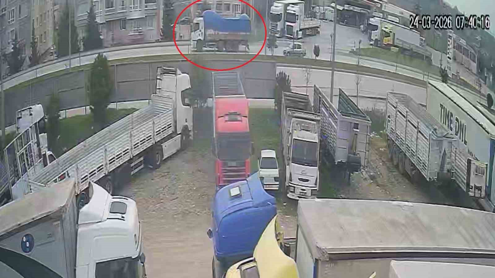 Samsun&rsquo;da 18 kişinin yaralandığı feci kaza g&ouml;r&uuml;nt&uuml;lendi
