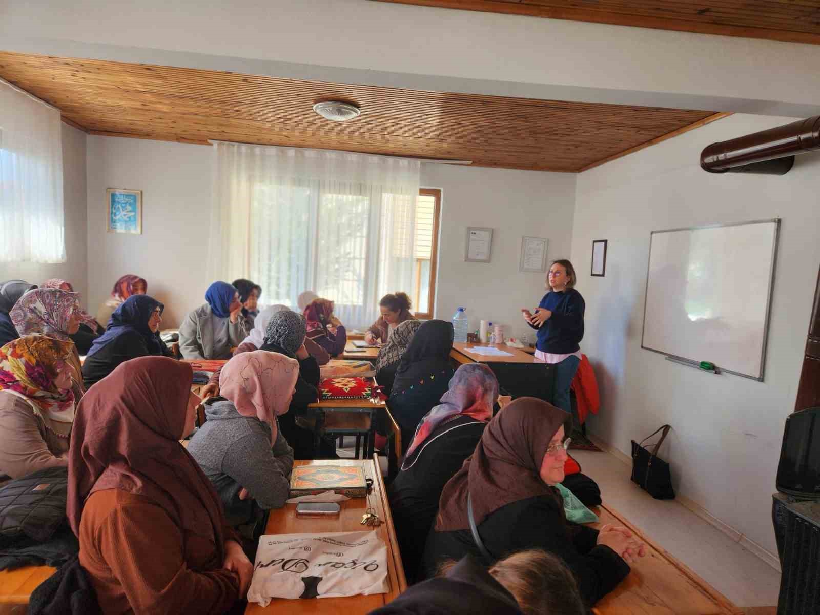 Kur&rsquo;an kurslarında sağlık bilgilendirmeleri
