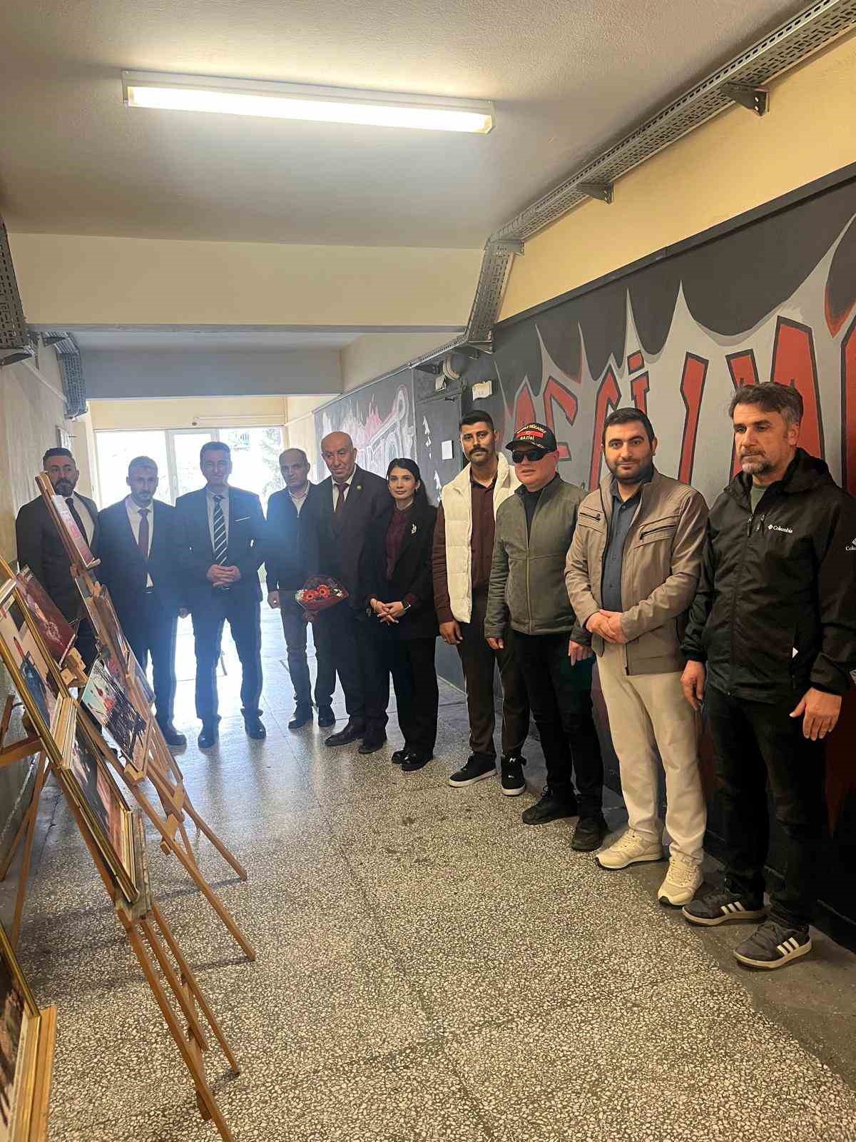 Şehit yakınları ve gaziler Manisa Lisesi’nde gençlerle buluştu