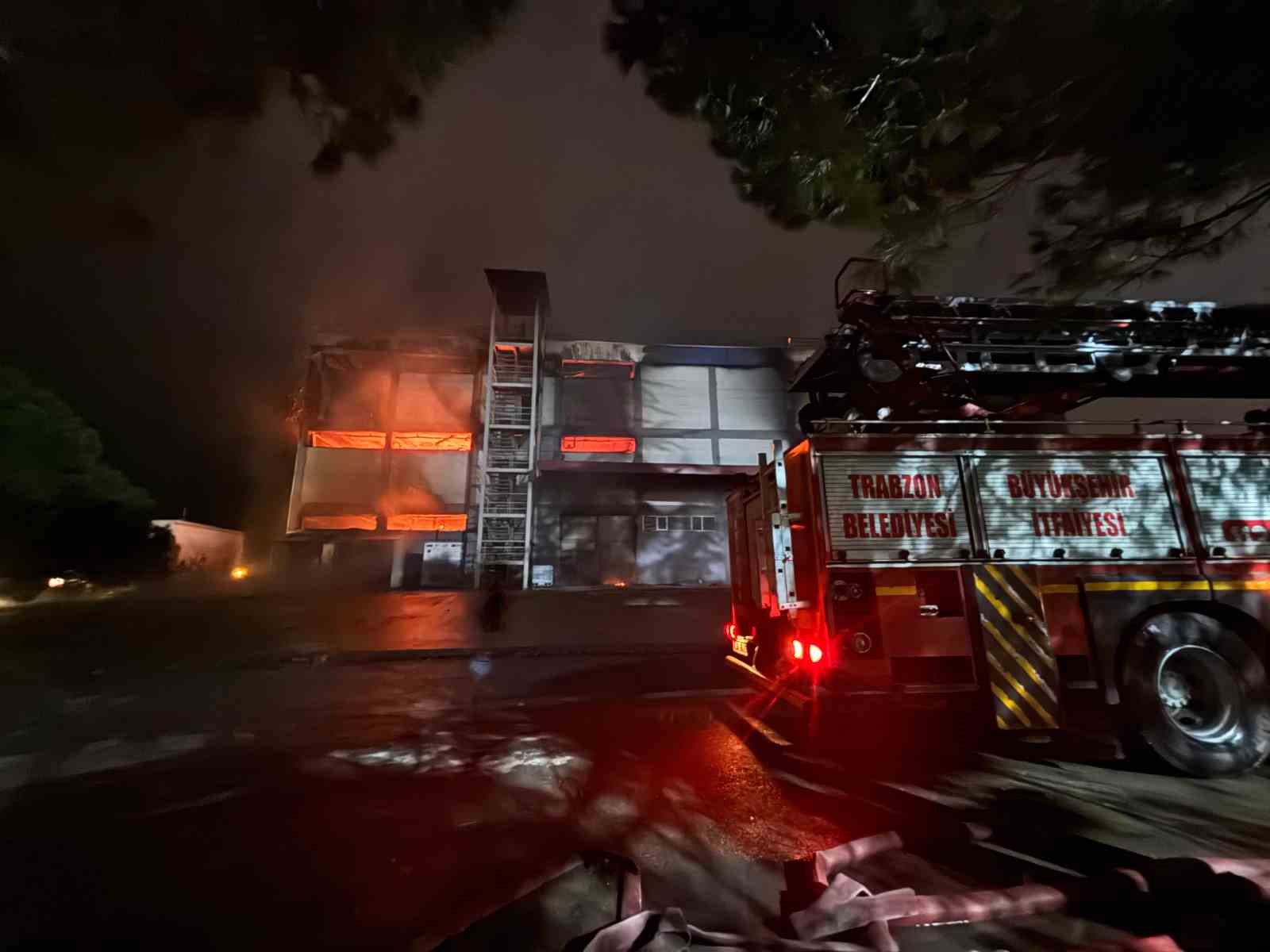Trabzon Büyükşehir Belediyesi İtfaiye Daire Başkanı Öztürk: "Yangının yüzde 90’lık kısmını kontrol altına aldık"