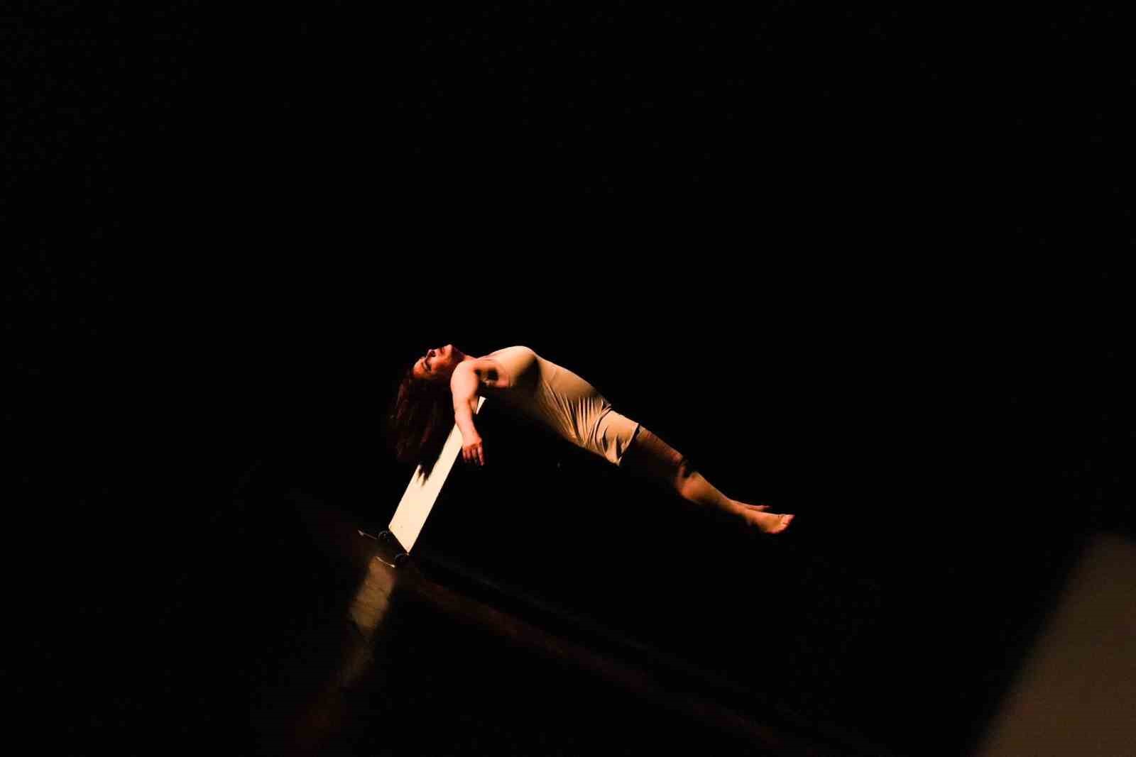 Didim&rsquo;deki tiyatro oyununa ilgi yoğun oldu
