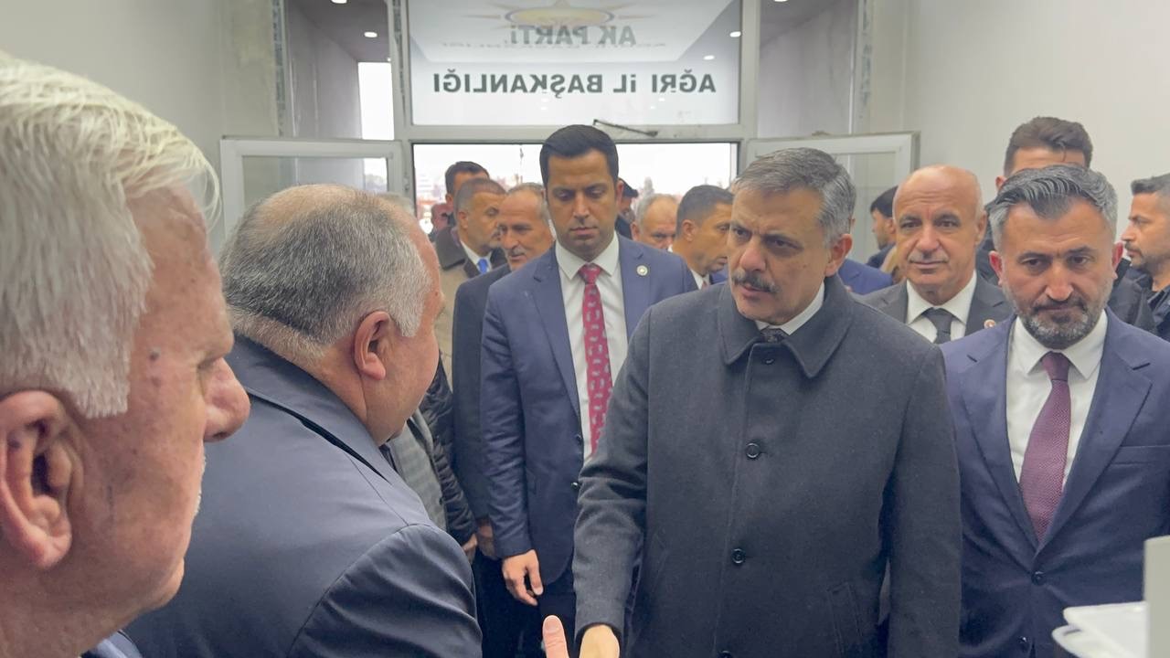 İçişleri Bakanı Çiftçi, AK Parti Ağrı İl Başkanlığını ziyaret etti