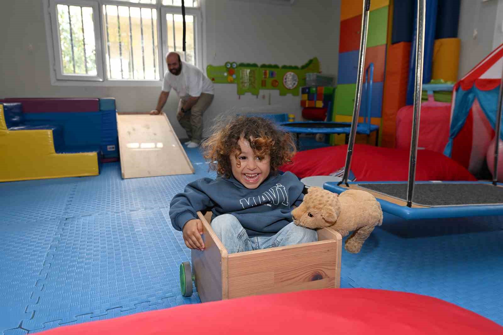 Mersin B&uuml;y&uuml;kşehir Belediyesi DMD hastasına ergoterapi desteğini s&uuml;rd&uuml;r&uuml;yor
