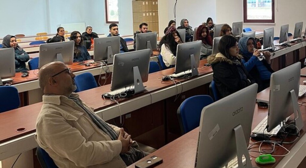 K&uuml;tahya&rsquo;da &rsquo;&Ccedil;ini motifleri tasarımı&rsquo; etkinliği
