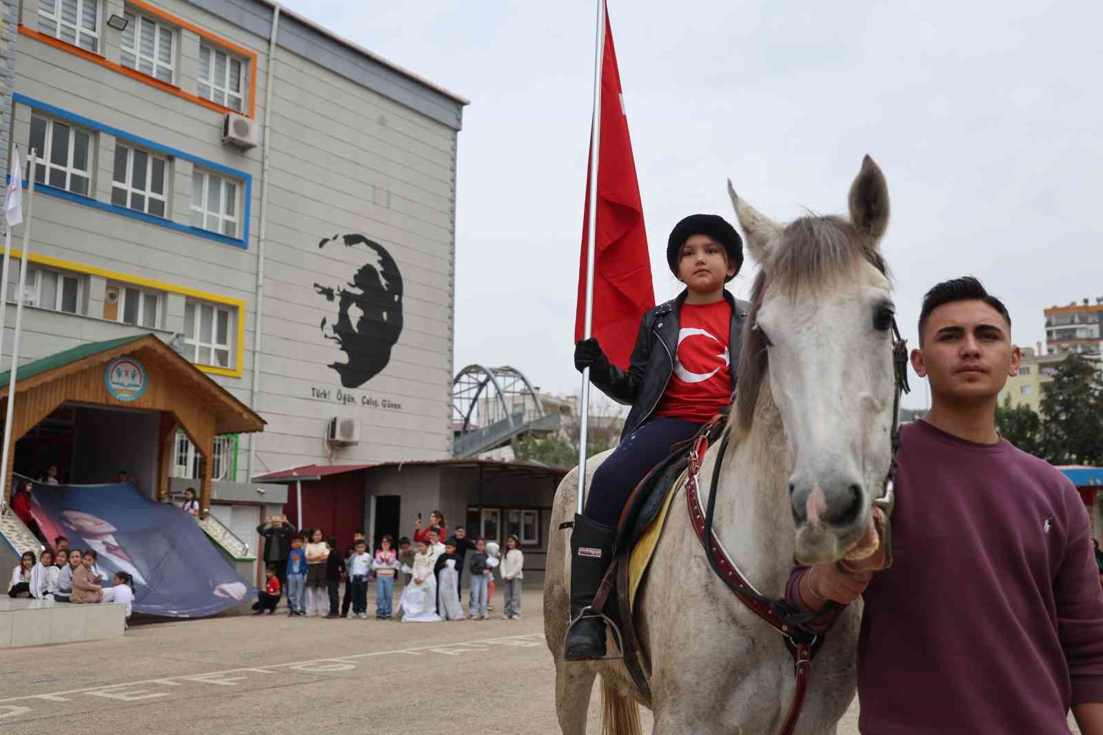 Kozan&rsquo;da &ouml;ğrenciler Nevruz&rsquo;u coşkuyla kutladı
