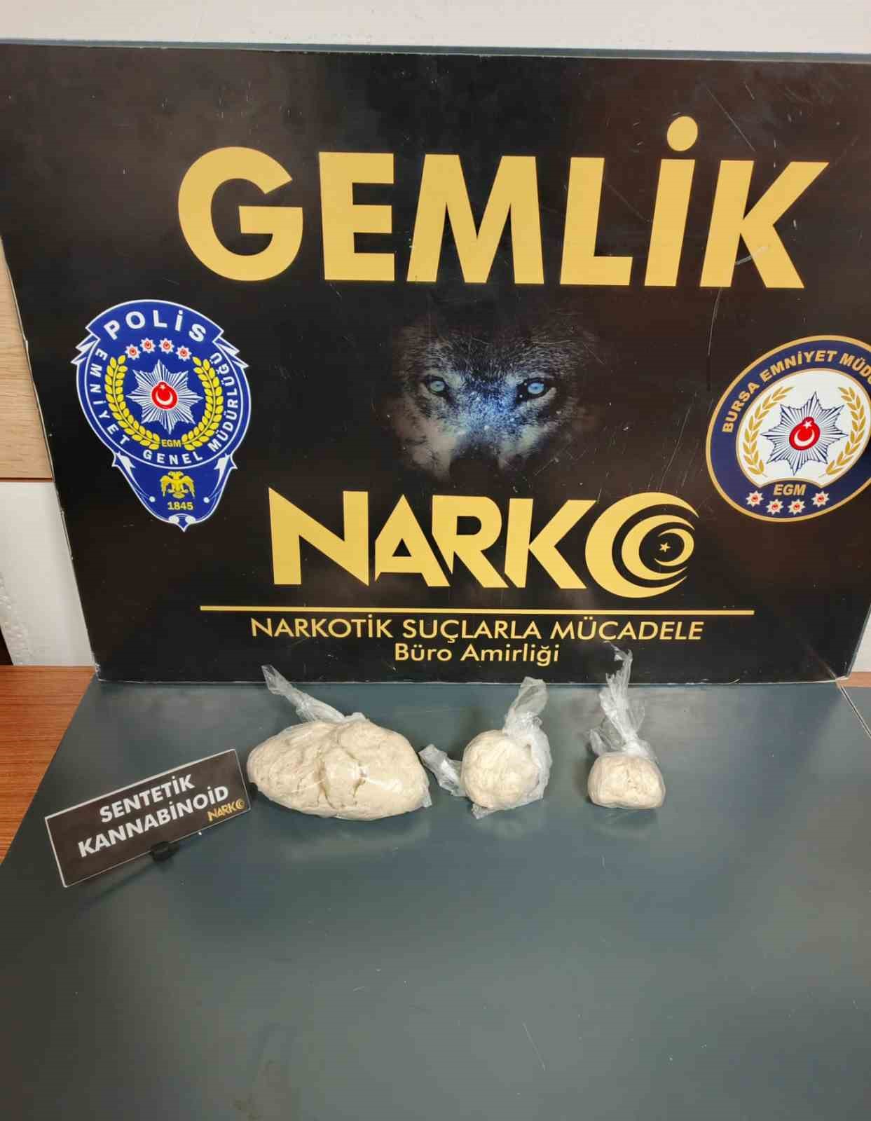 Gemlik&rsquo;te uyuşturucu tacirlerine operasyon
