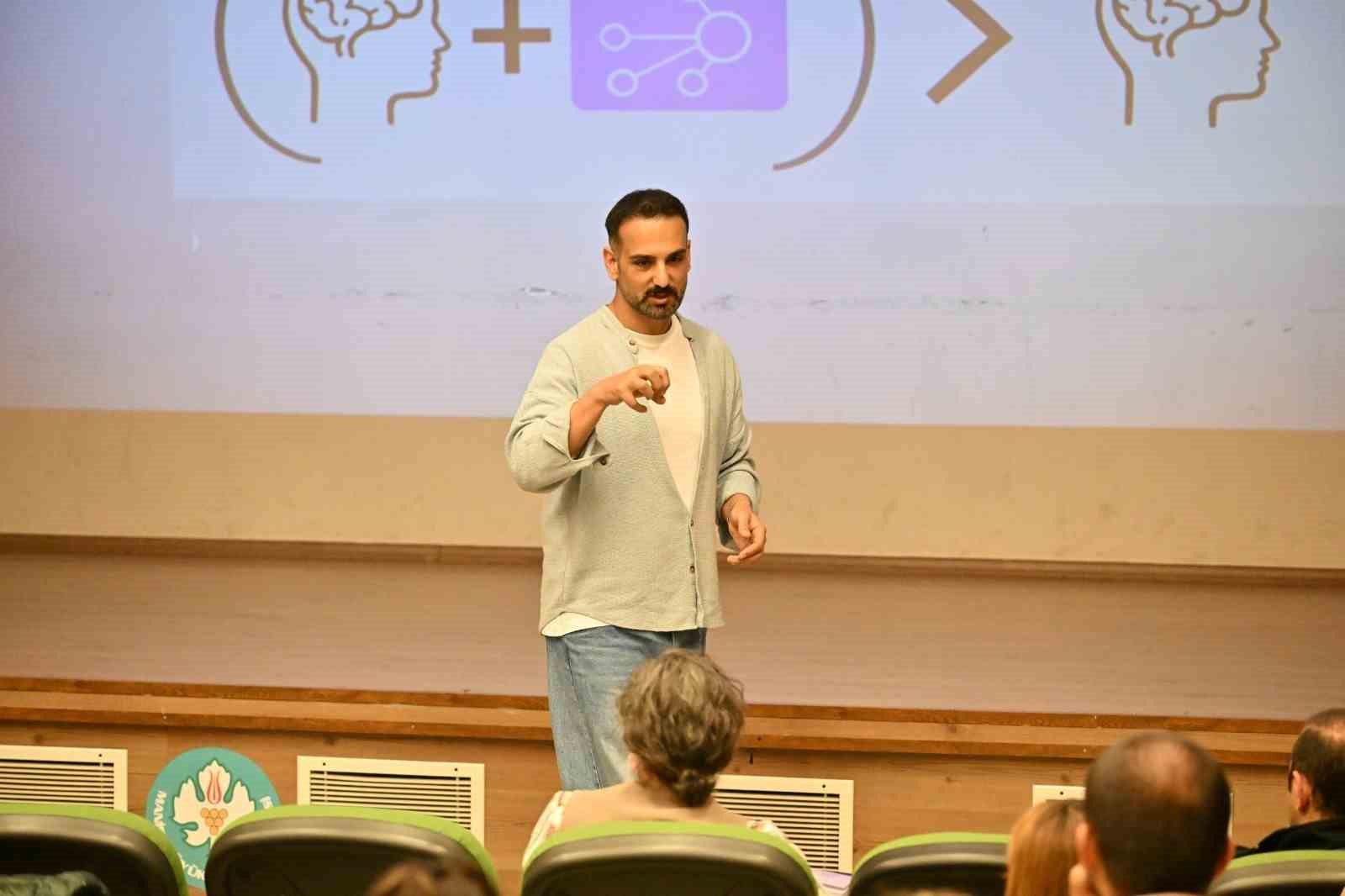 Manisa B&uuml;y&uuml;kşehir personeline yapay zeka ve veri y&ouml;netimi eğitimi
