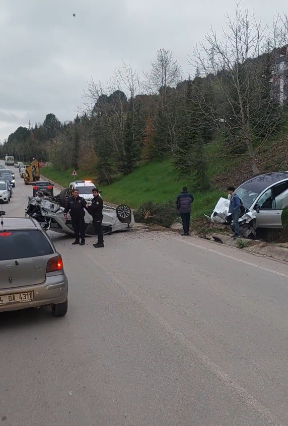 Kontrolden çıkan elektrikli araç otoparkı savaş alanına çevirdi