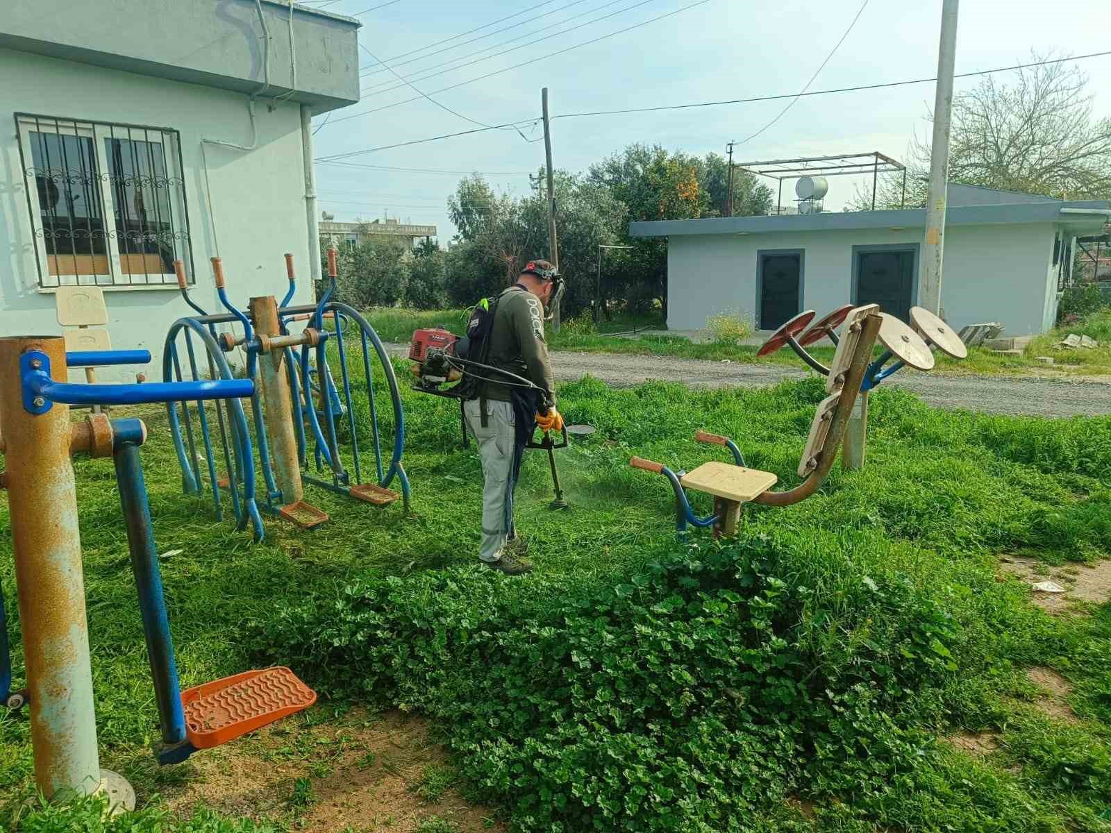 Akdeniz&rsquo;de bahar temizliği: Parklar yaza hazırlanıyor
