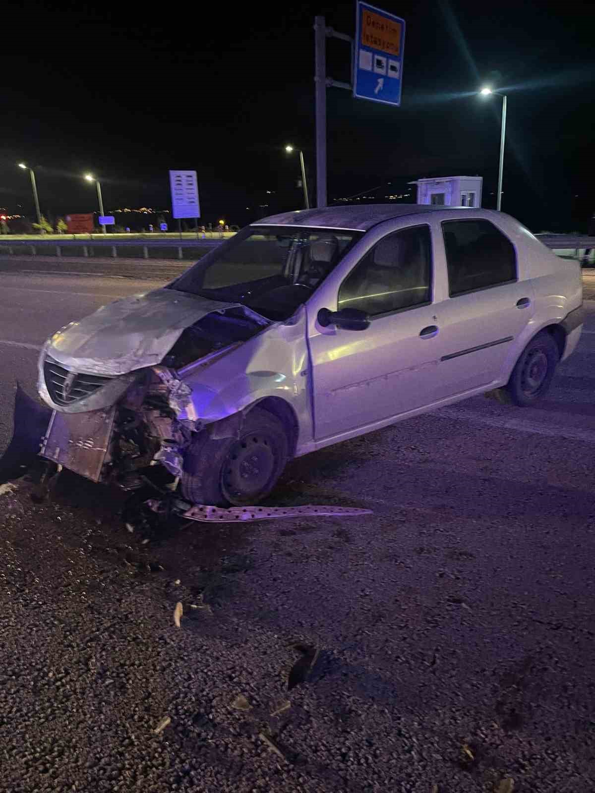 Kaza yapan otomobil ters d&ouml;nd&uuml;: 7 yaralı
