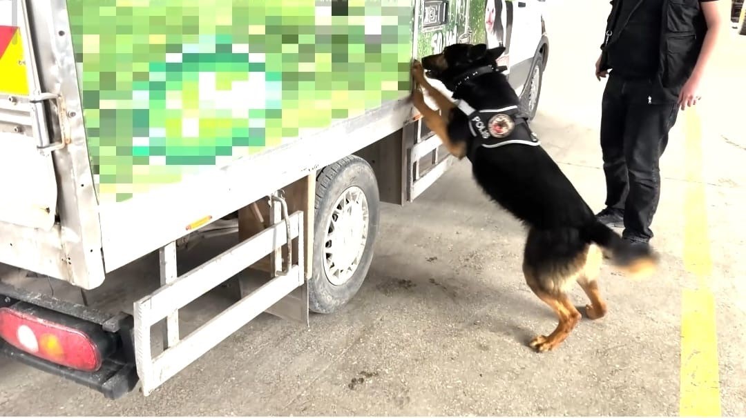 Van&rsquo;da kamyonette 90 kilo uyuşturucu ele ge&ccedil;irildi
