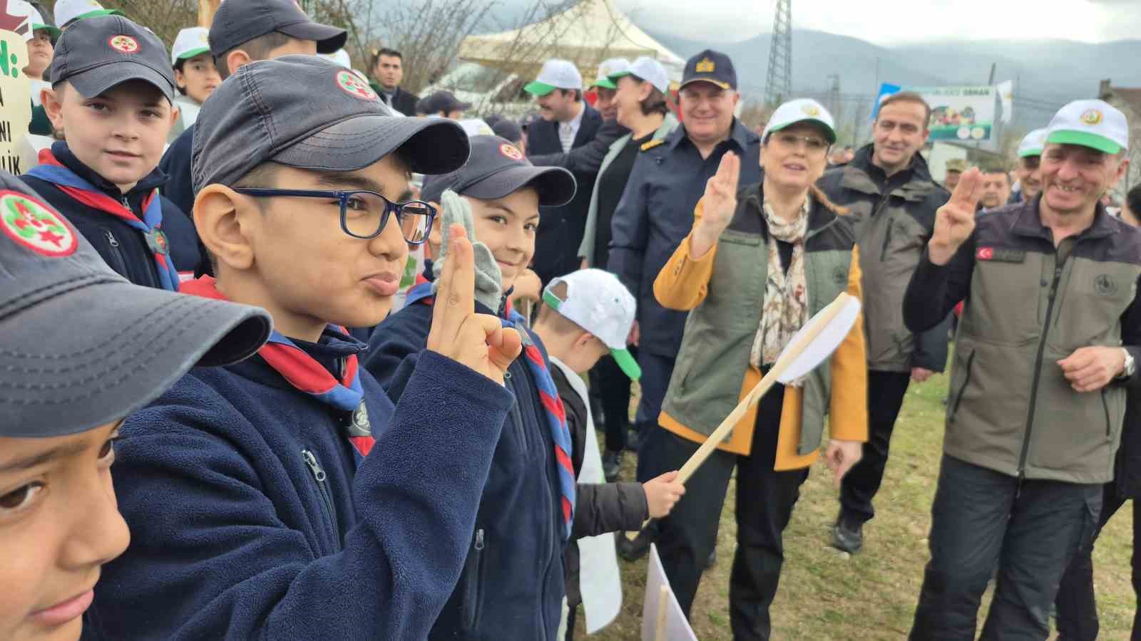 Bartın’da geçen yıl yanan ormana 400 fidan dikildi