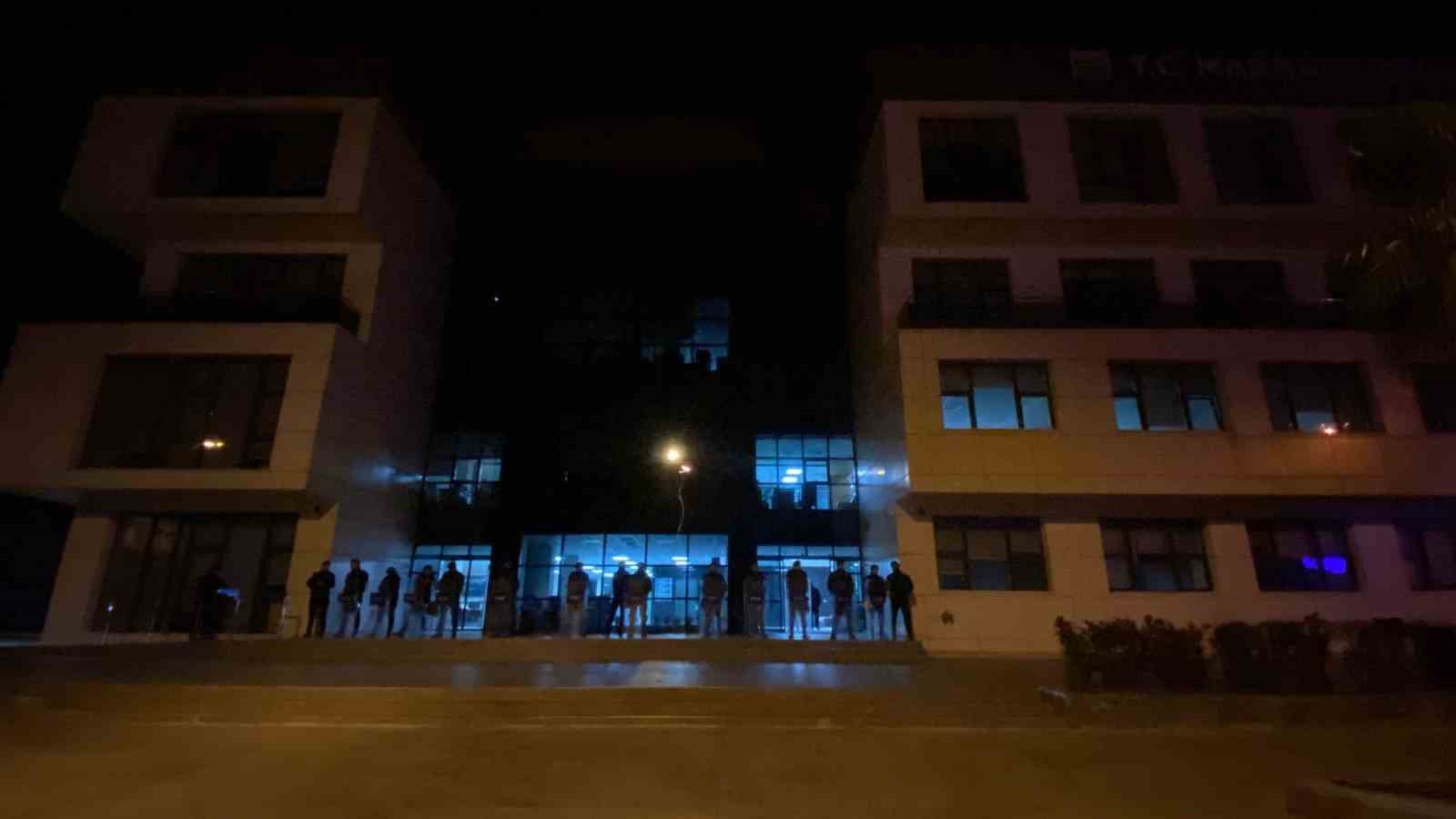 Marmaris Belediyesi&rsquo;ne gece yarısı polis baskını

