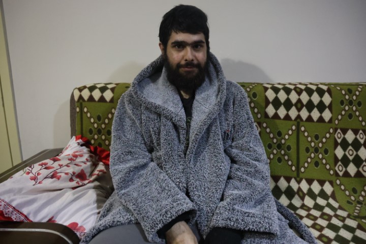 Evden &ccedil;ıkmayan telefon bağımlısı gen&ccedil; 25. yaşına bilgisayar başında girdi