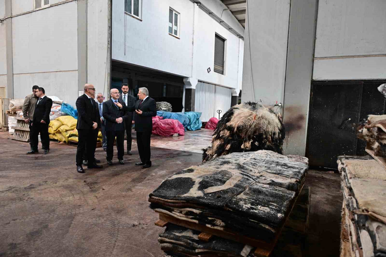Vali Köşger deri fabrikalarına ziyaret etti