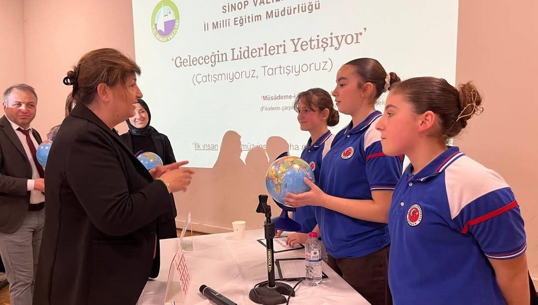 Ortaokul &ouml;ğrencilerinden "mutluluk" tartışması
