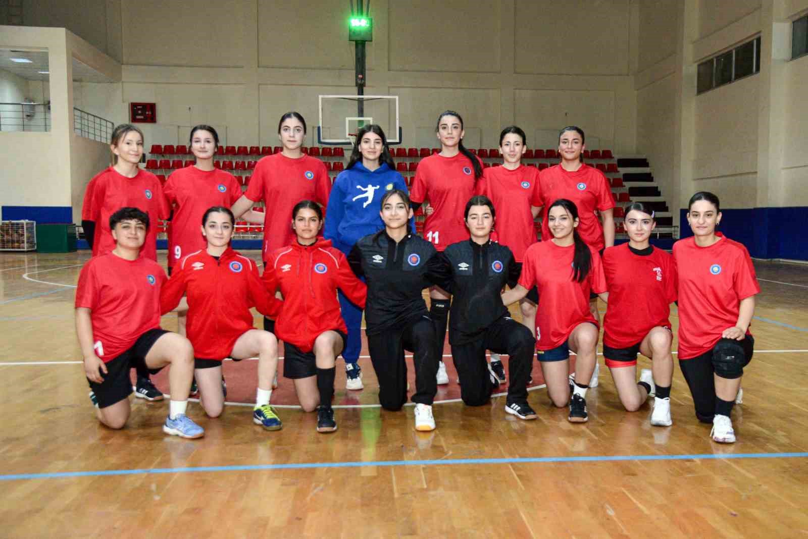 DBB Kadın Hentbol Takımı 1. Lig yolunda