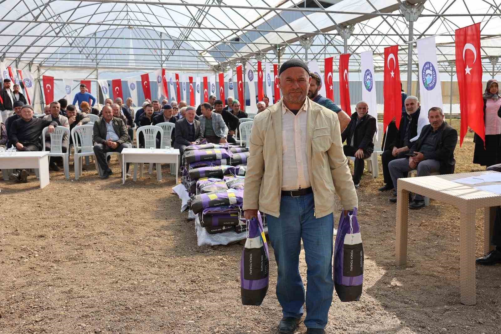 Çiftçilere yonca tohumu desteği