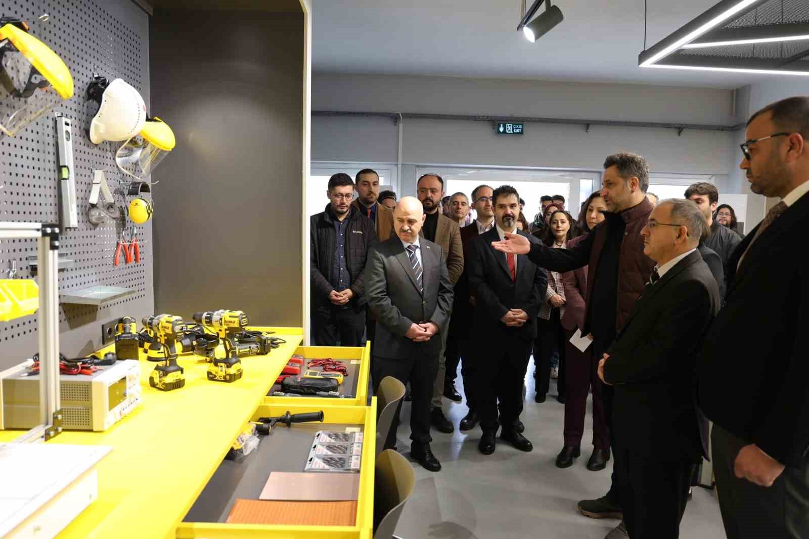 Milli teknoloji at&ouml;lyesi D&uuml;zce &Uuml;niversitesi &ouml;ğrencilerinin hizmetinde
